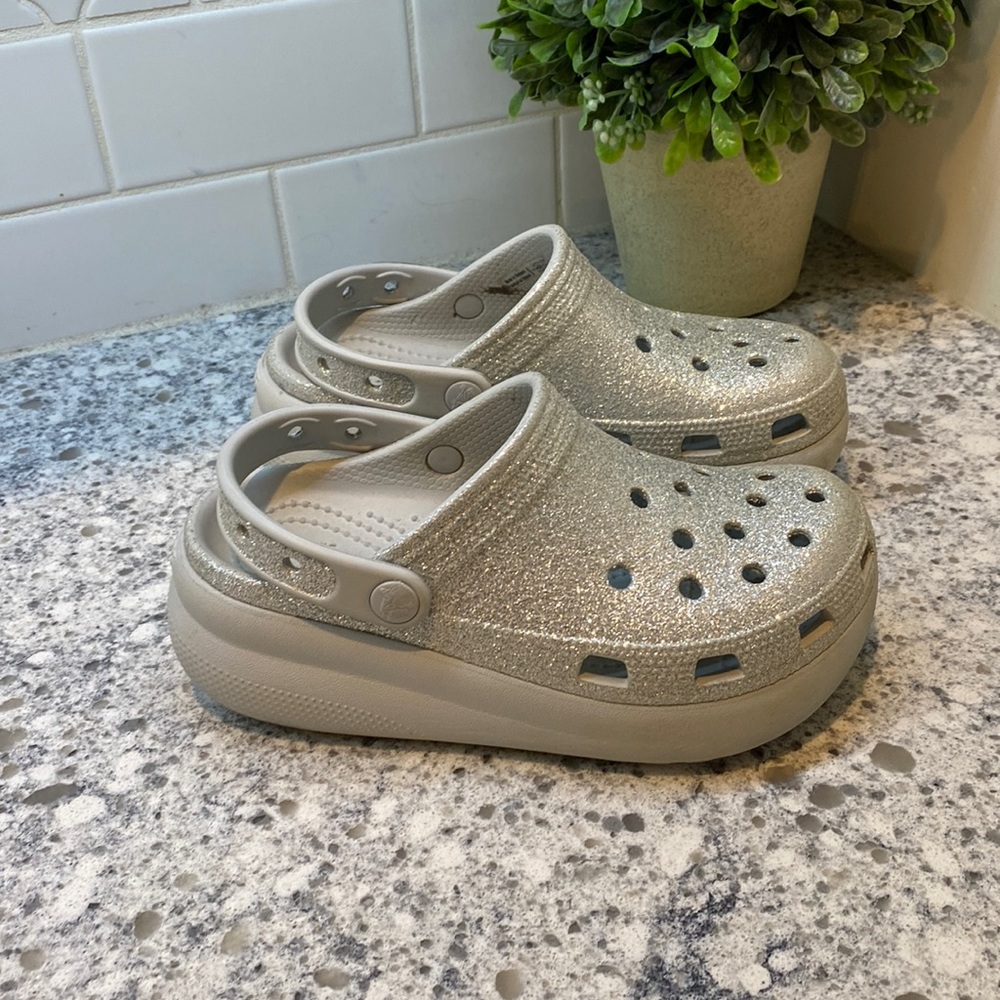 Crocs platform cutie crush silver glitter little girls size j 2